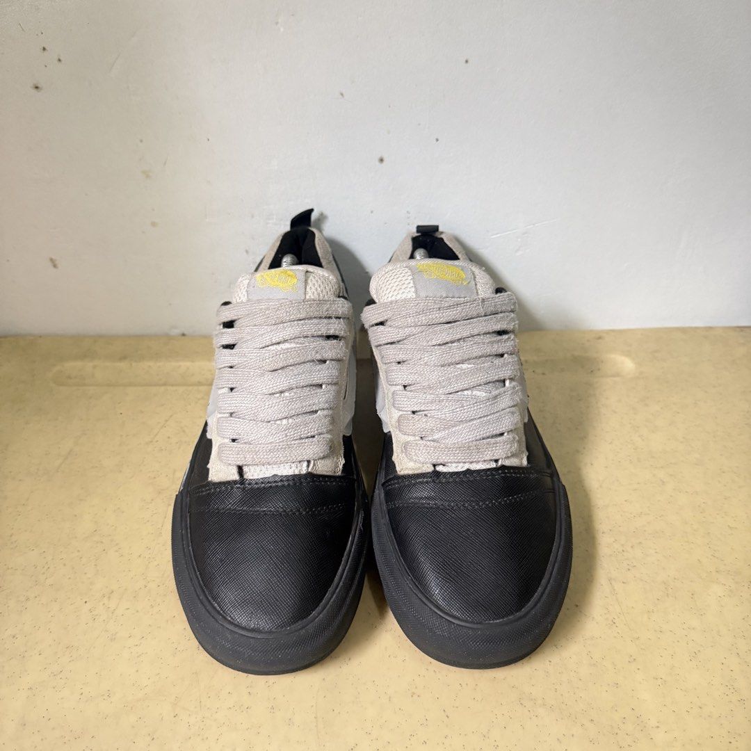 VANS KNU SKOOL BLACK & GRAY (Category: Sneakers) located in Quezon City. Submitted by sharatraycooo (Listing ID 1468609999, Image 2). Description: VANS KNU SKOOL BLACK & GRAY US MEN 9 EURO 43.