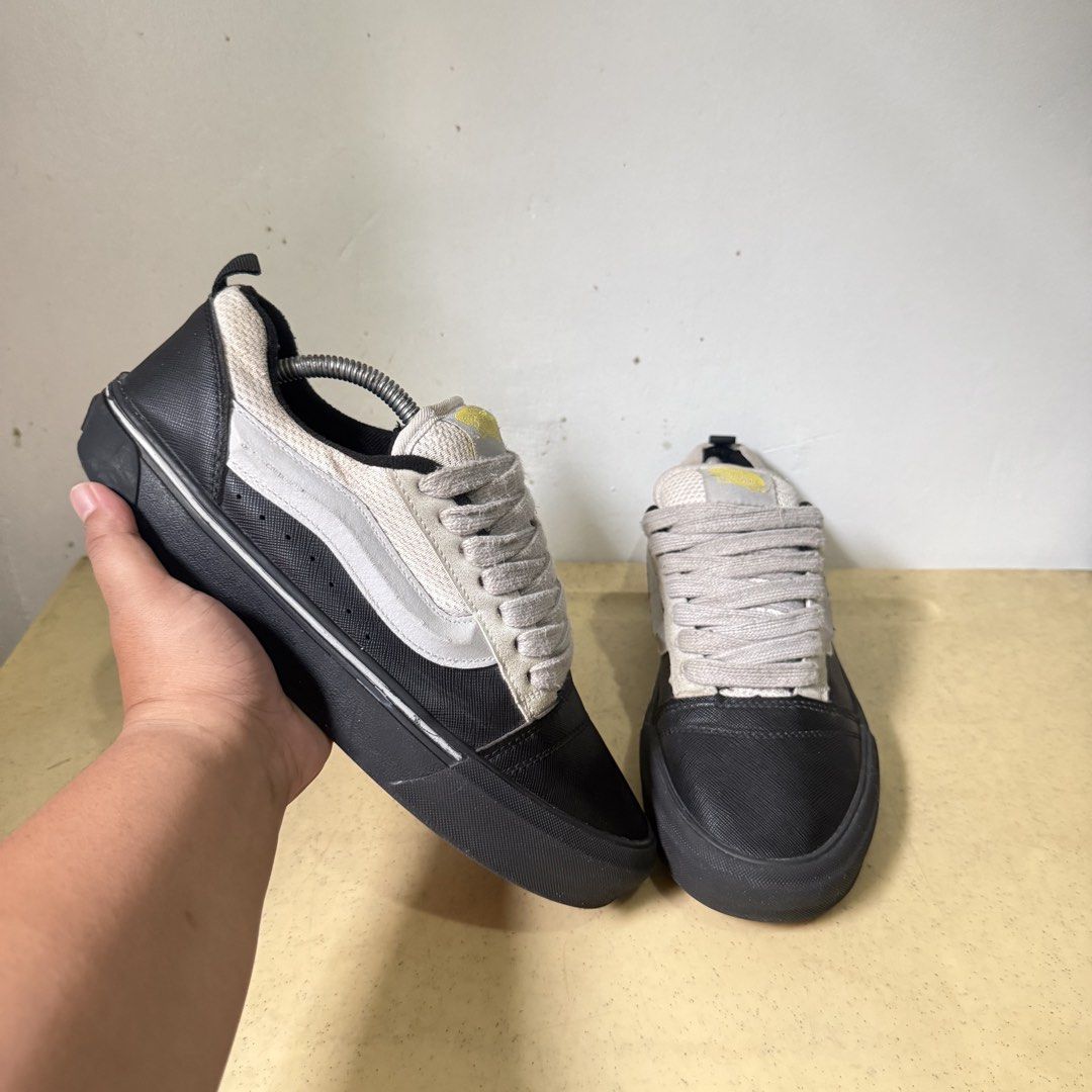 VANS KNU SKOOL BLACK & GRAY (Category: Sneakers) located in Quezon City. Submitted by sharatraycooo (Listing ID 1468609999, Image 1). Description: VANS KNU SKOOL BLACK & GRAY US MEN 9 EURO 43.