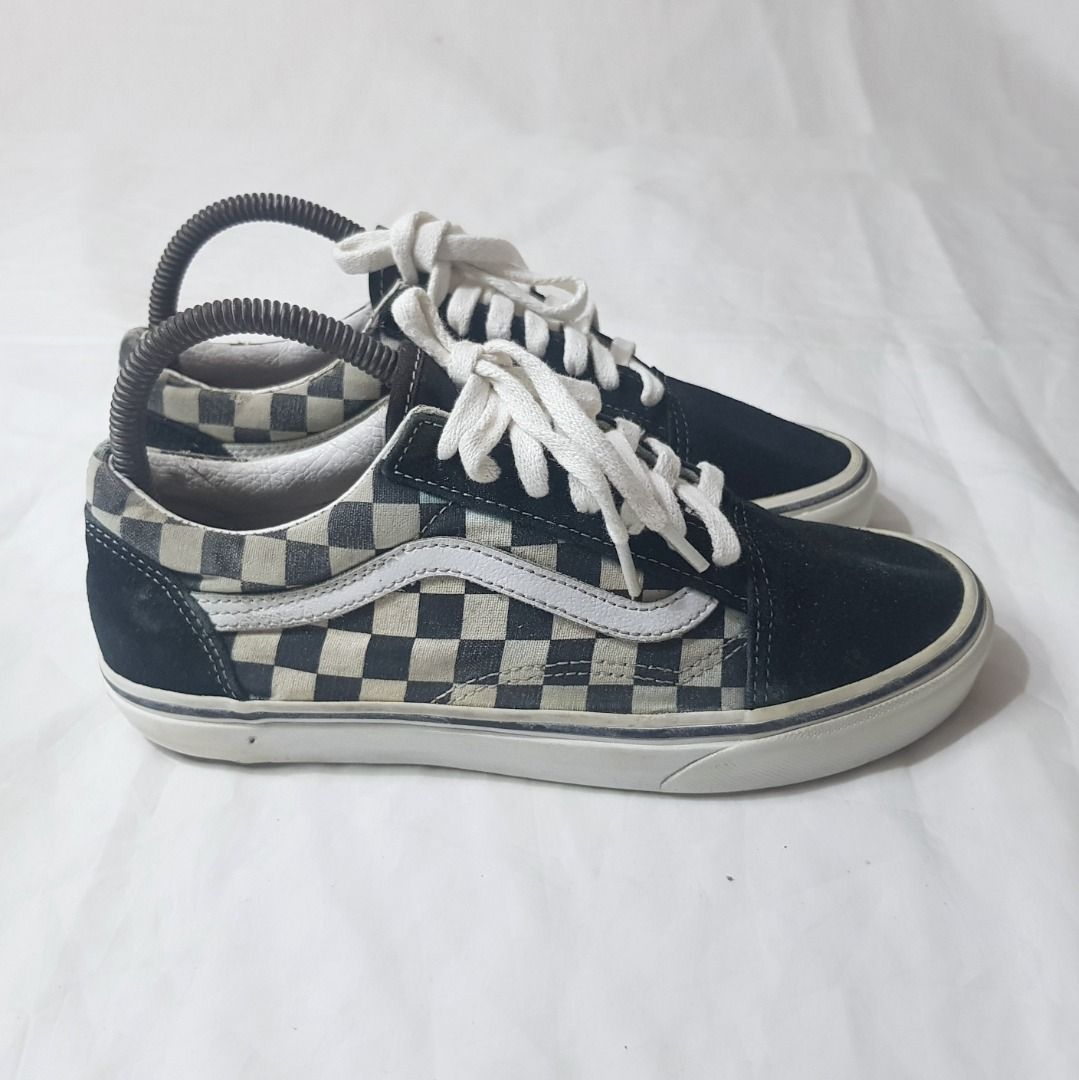 Vans Old Skool checkerboard (Category: Sneakers) located in Cebu City. Submitted by dwightmendozasr (Listing ID 1468672849, Image 2). Description: Vans Old Skool checkerboard Size 7.0 women , 37.0 euro -Soles intact as per last checking 9/2/26 ~minor signs of usage which are normal for preloved items Php 450.00 + shipping fee Code: SHOES0120.