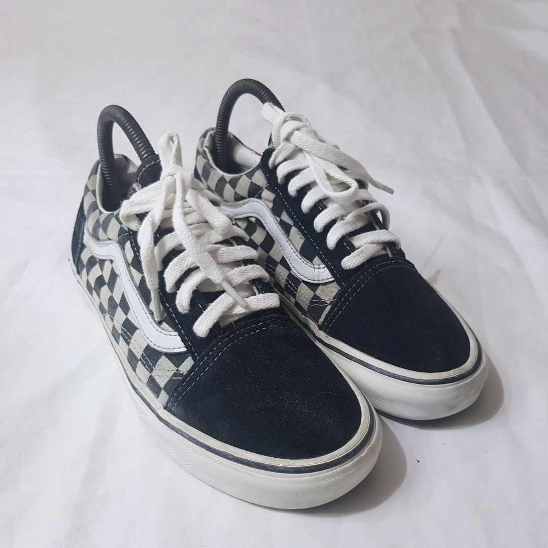 Vans Old Skool checkerboard (Category: Sneakers) located in Cebu City. Submitted by dwightmendozasr (Listing ID 1468672849, Image 3). Description: Vans Old Skool checkerboard Size 7.0 women , 37.0 euro -Soles intact as per last checking 9/2/26 ~minor signs of usage which are normal for preloved items Php 450.00 + shipping fee Code: SHOES0120.