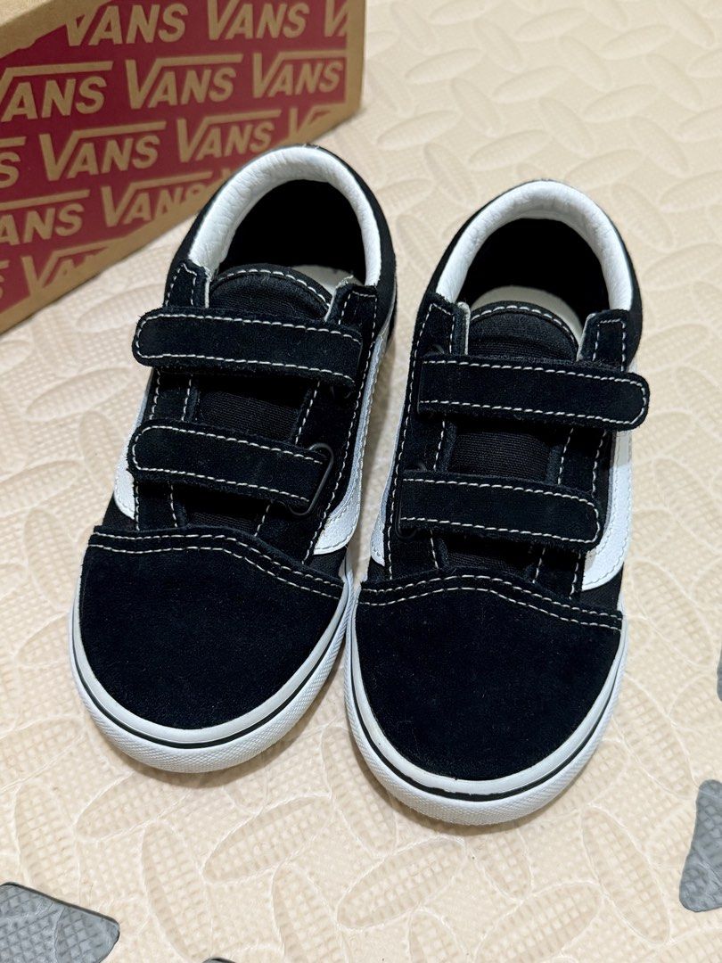Vans Old Skool Kids (Category: Babies & Kids Fashion) located in Antipolo. Submitted by ajnewandloved (Listing ID 1468542555, Image 1). Description: Vans Old Skool Size: 10 (16cm) • Unisex (sa daughter ko ito) SRP: ₱3,298 Selling for ony ₱1,500 (fixed! last price na po) Location: Antipolo, Rizal MOP: Gcash MOD: Lalamove only .