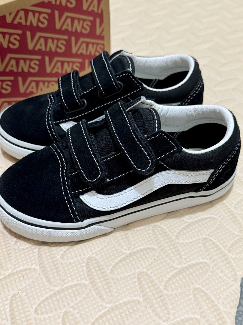 Vans Old Skool Kids (Category: Babies & Kids Fashion) located in Antipolo. Submitted by ajnewandloved (Listing ID 1468542555, Image 2). Description: Vans Old Skool Size: 10 (16cm) • Unisex (sa daughter ko ito) SRP: ₱3,298 Selling for ony ₱1,500 (fixed! last price na po) Location: Antipolo, Rizal MOP: Gcash MOD: Lalamove only .