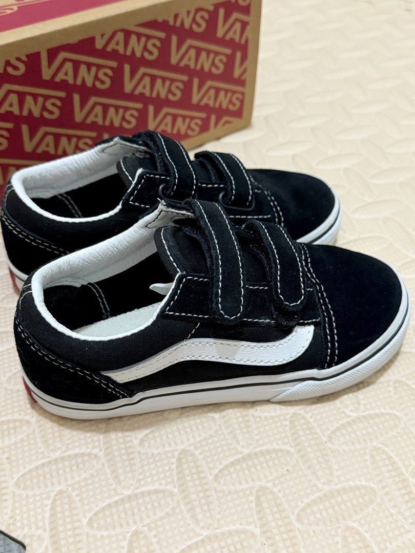 Vans Old Skool Kids (Category: Babies & Kids Fashion) located in Antipolo. Submitted by ajnewandloved (Listing ID 1468542555, Image 3). Description: Vans Old Skool Size: 10 (16cm) • Unisex (sa daughter ko ito) SRP: ₱3,298 Selling for ony ₱1,500 (fixed! last price na po) Location: Antipolo, Rizal MOP: Gcash MOD: Lalamove only .