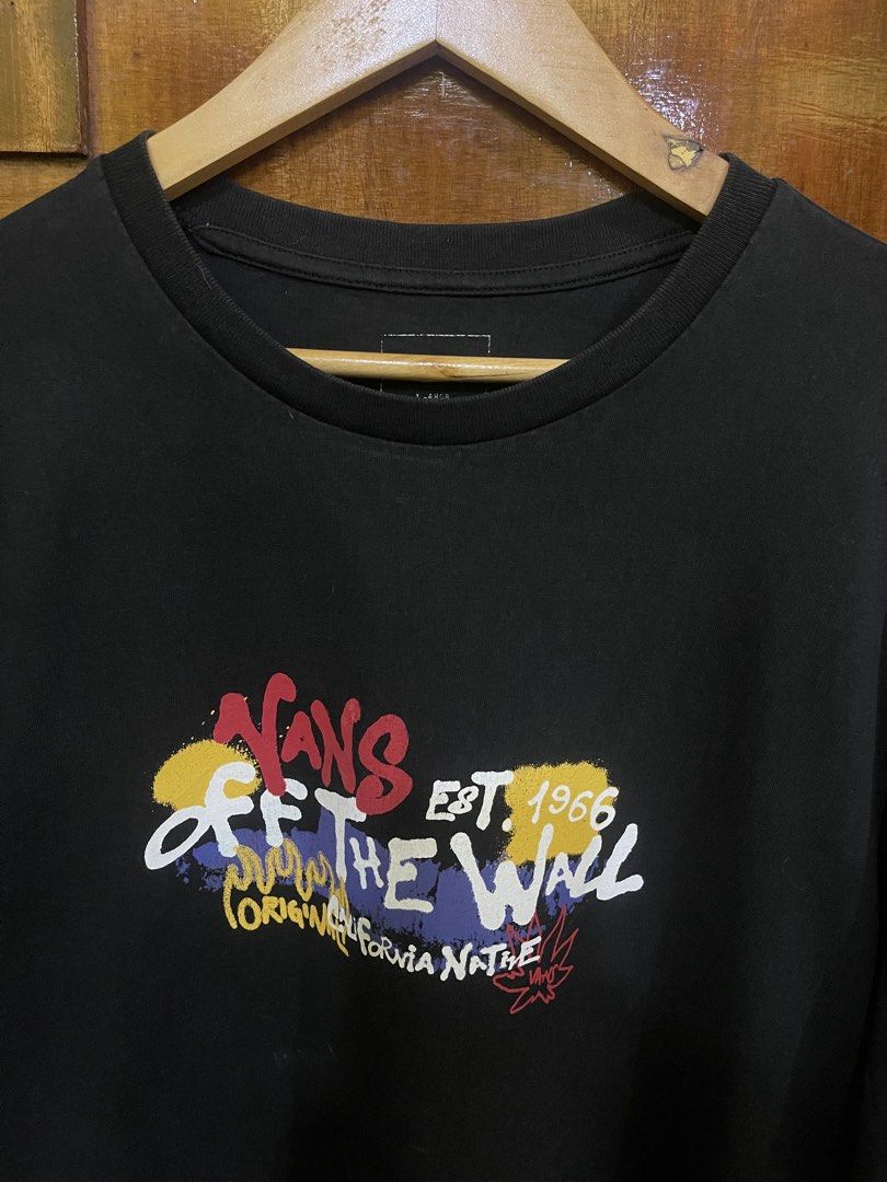 Vans Shirt (Category: Tshirts & Polo Shirts ) located in Marikina City. Submitted by greatfindsmnlph (Listing ID 1468509976, Image 2). Description: Va ns Shirt Price: 150 Size: XL Width: 24 Length: 33 Color: Black Color Rate: 9.5/10 Condition: 9.9/10 Very nice in actual.