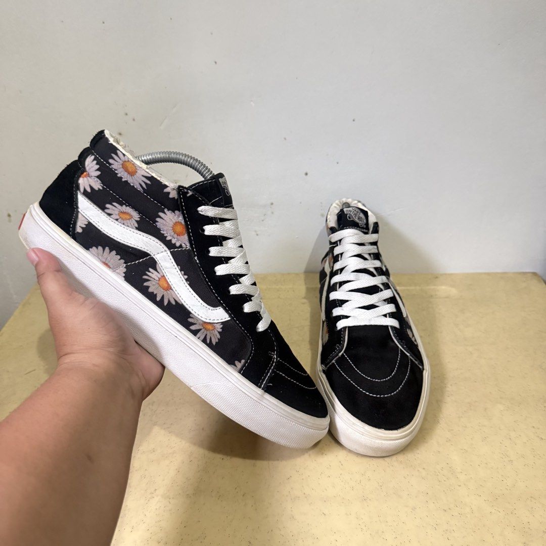 VANS SK8-MID FLOWER PATTERN (Category: Sneakers) located in Quezon City. Submitted by sharatraycooo (Listing ID 1468619854, Image 1). Description: VANS SK8-MID FLOWER PATTERN US MEN 10.5 US WOMEN 12 EURO 44.