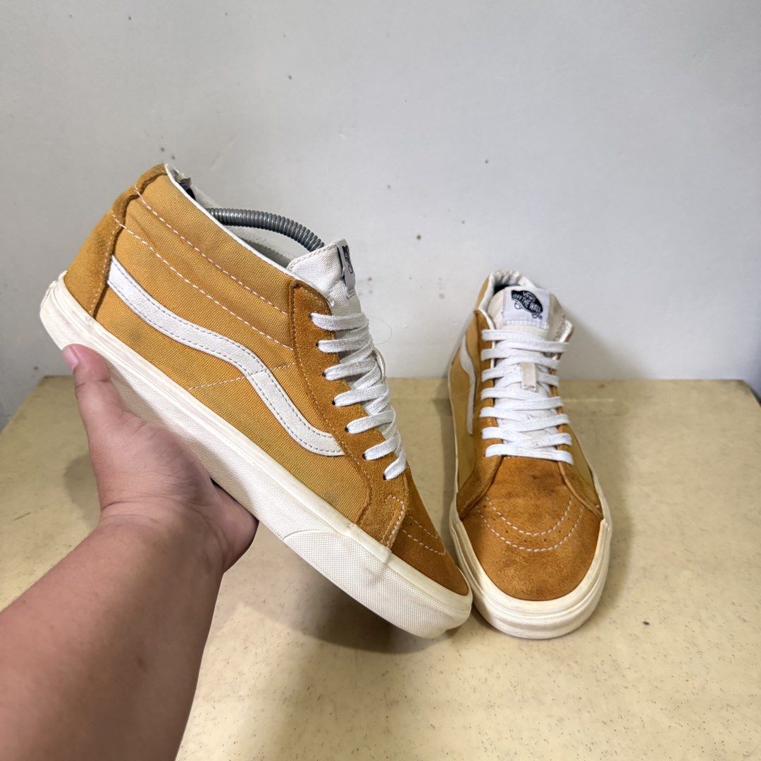 VANS SK8-MID REISSUE SUNFLOWER (Category: Sneakers) located in Quezon City. Submitted by sharatraycooo (Listing ID 1468619074, Image 1). Description: VANS SK8-MID REISSUE SUNFLOWER US MEN 10 EURO 43.