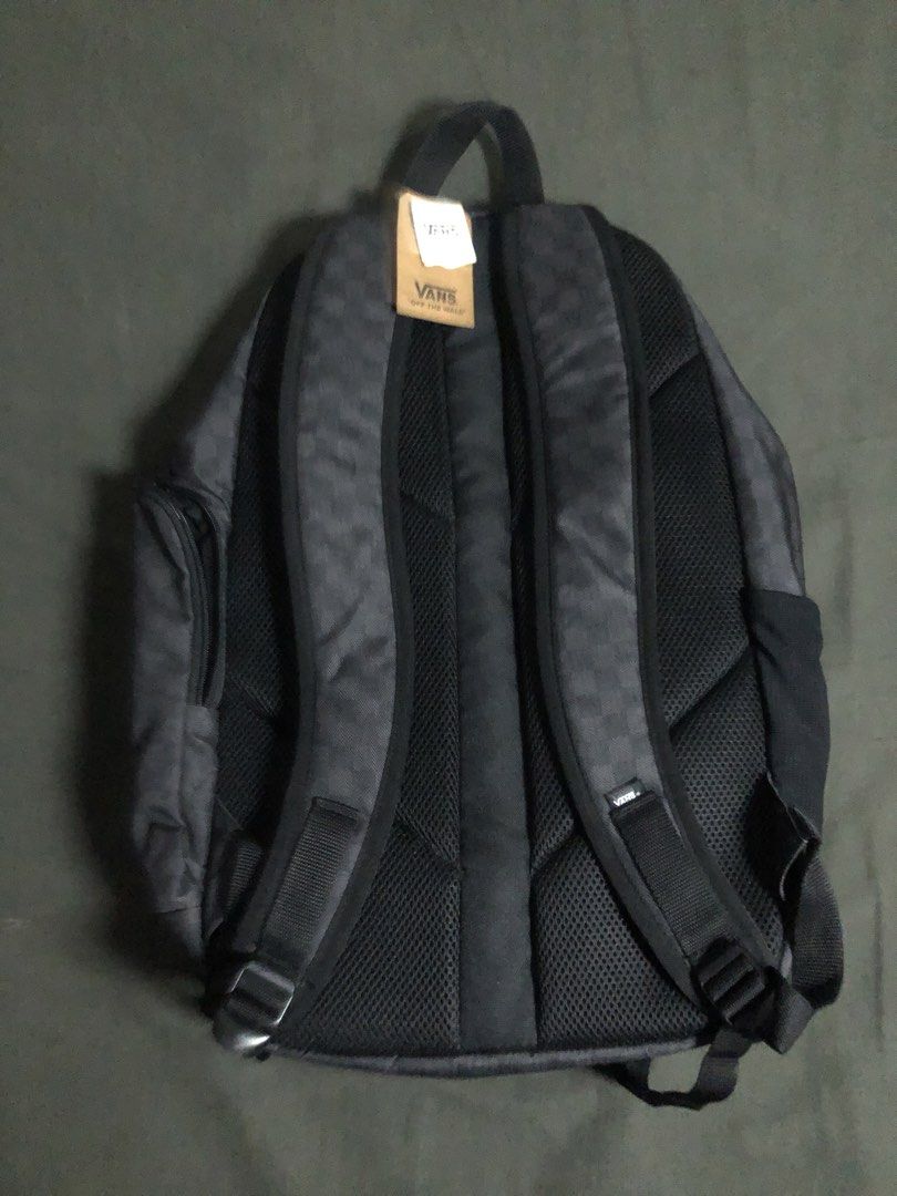 Vans Backpack Checkered Transient III Skatepack Black (Category: Backpacks) located in Tarlac. Submitted by geegeegoods (Listing ID 1468608729, Image 2). Description: Vans Transient III Skatepack Black Brand new condition With tags fro. SM Store (SRP: ₱4,598) Color Rate: 9.9/10 Not thrifted ₱2000+sf.