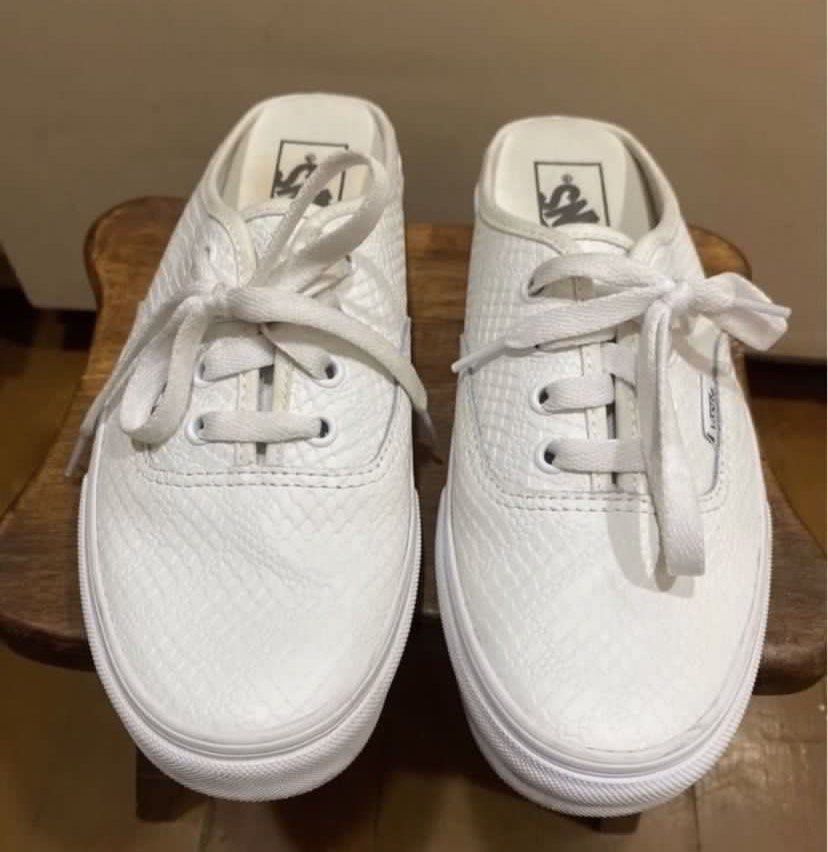 Vans White Leather Mule Sneakers (Category: Sneakers) located in Muntinlupa City. Submitted by hollieberrygirl (Listing ID 1468503925, Image 2). Description: Vans All White Leather Mules Sneakers Size W7.5 ₱2,350 Seller will not be responsible for anything that happens to the item after purchase. SF c/o buyer.