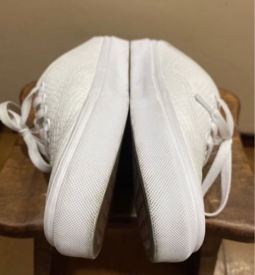 Vans White Leather Mule Sneakers (Category: Sneakers) located in Muntinlupa City. Submitted by hollieberrygirl (Listing ID 1468503925, Image 3). Description: Vans All White Leather Mules Sneakers Size W7.5 ₱2,350 Seller will not be responsible for anything that happens to the item after purchase. SF c/o buyer.