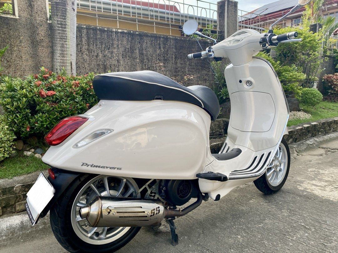 Vespa Primavera (Category: Motorbikes for Sale) located in Paranaque City. Submitted by evo_s (Listing ID 1468604612, Image 3). Description: 2017 Vespa Primavera 150cc iGet 8K plus...mileage Blue and brown keys Grips by Zelioni Exhaust by Shinjiro (inlet 38) STD racing stainless full exhaust M5 Senio Aux light Vespa foot rest Js Manuf CVT cover Sports Seat Complete Papers Original OR CR LOW BALLERS WILL NOT BE ENTERTAINED RFS: Upgrade Unit For in