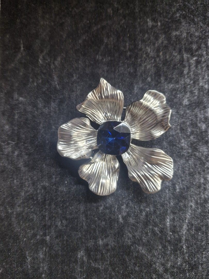 Vibrant Bloom Brooch 3 (Category: Brooches) located in Taguig. Submitted by mommaschoice (Listing ID 1468581637, Image 1). Description: Brand New Beautifully crafted design Adorned w/Blue rhinestone Silver-Tone finish Lightweight won't damage the fabric Ships nationwide.