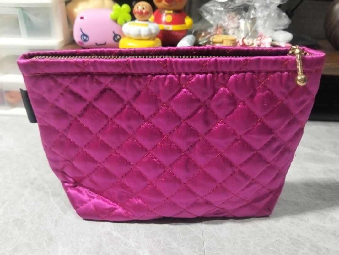 VIBRANT PINK QUILTED COSMETIC POUCH (Category: Looking For) located in Batangas. Submitted by amerie_store (Listing ID 1468519688, Image 1). Description: ◾WYSIWYG 🫟size: 19x5x14 cm. 🔊Kindly visit & follow my FB page for more updated Toys,Aniks,etc...🤩 🌈👉AMERIE STORE👈🌈 📌Mine Now,Pay after invoice 📌No refund 📌MOP: Gcash 🚛 Shipping sched every Saturday only via Flash Express.
