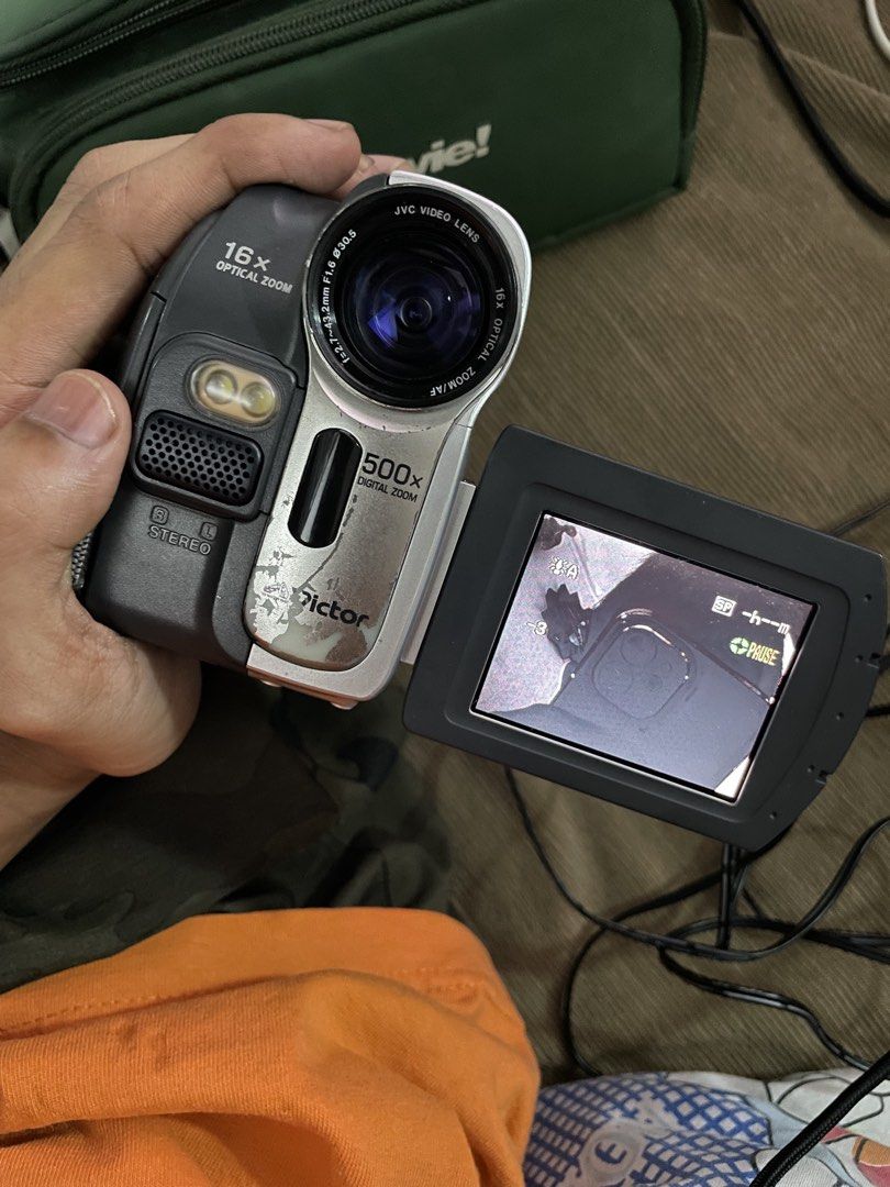 Victor (JVC) GR-D63 MiniDV Camcorder (Category: Video Cameras) located in Pasig City. Submitted by void_supply (Listing ID 1468534986, Image 2). Description: All working Need lng palitan battery ₱3,500 Pasig location .