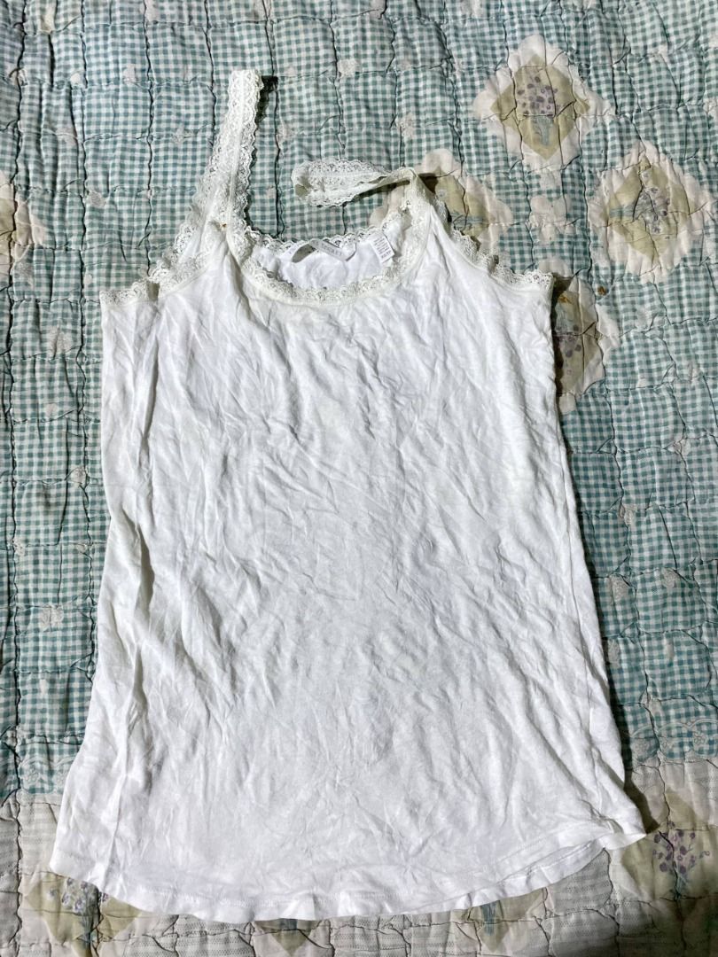 Victoria Secret Cami (Category: Sleeveless) located in General Santos City (Dadiangas). Submitted by its.tey (Listing ID 1468653074, Image 1). Description: .