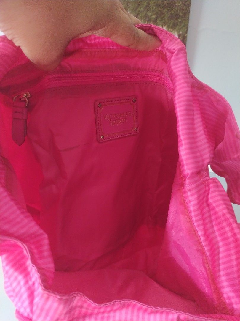 Victoria secret tote bag foldable (Category: Tote Bags) located in Manila. Submitted by timtam04 (Listing ID 1468501462, Image 3). Description: .