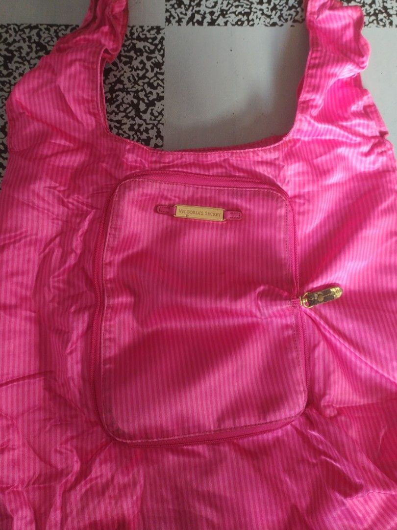 Victoria secret tote bag foldable (Category: Tote Bags) located in Manila. Submitted by timtam04 (Listing ID 1468501462, Image 1). Description: .