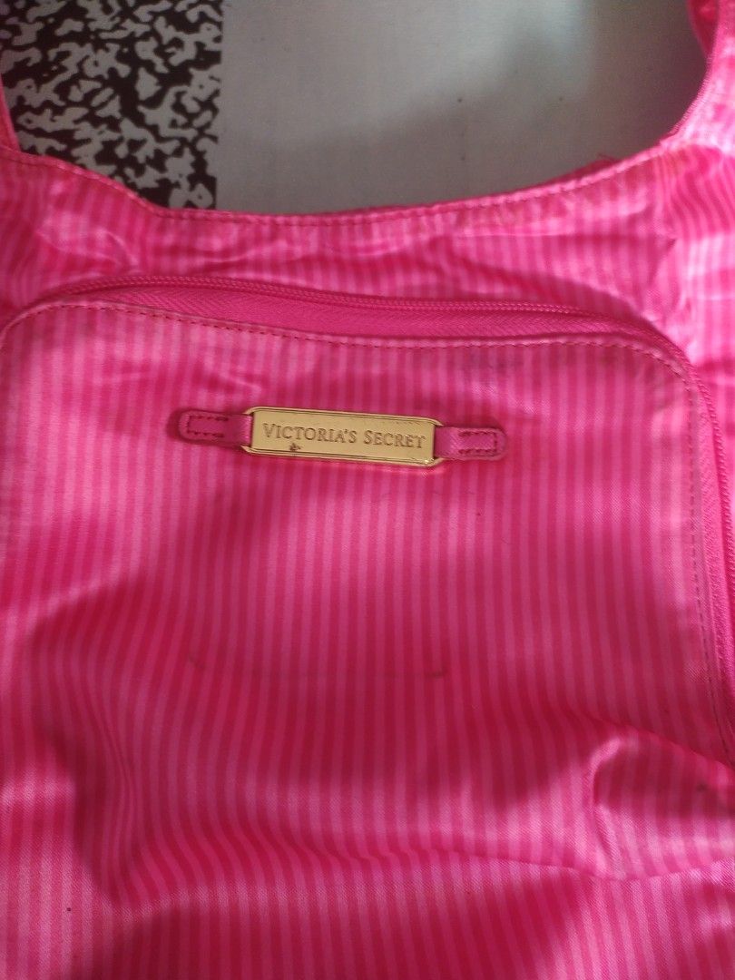 Victoria secret tote bag foldable (Category: Tote Bags) located in Manila. Submitted by timtam04 (Listing ID 1468501462, Image 2). Description: .