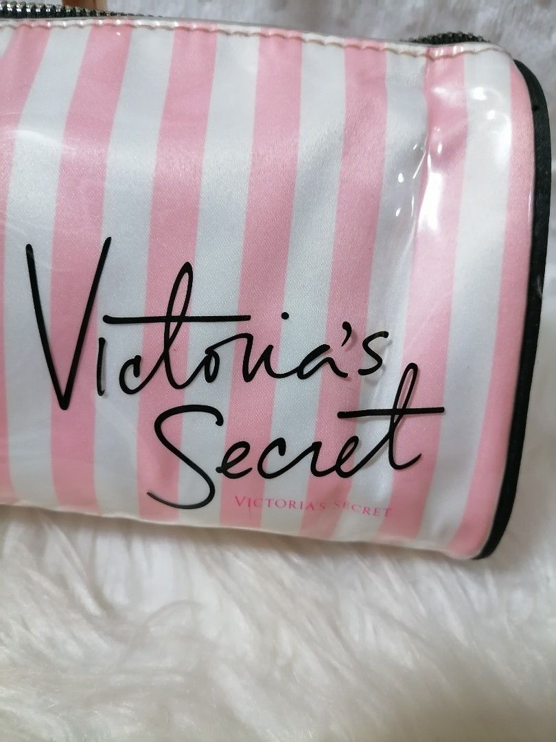 Victoria's Secret Pouch (Category: Purses & Pouches) located in Butuan. Submitted by az-branded.items (Listing ID 1468587046, Image 2). Description: Very good condition pa Medyo gusot lang sa bale Legit from Korea bale.