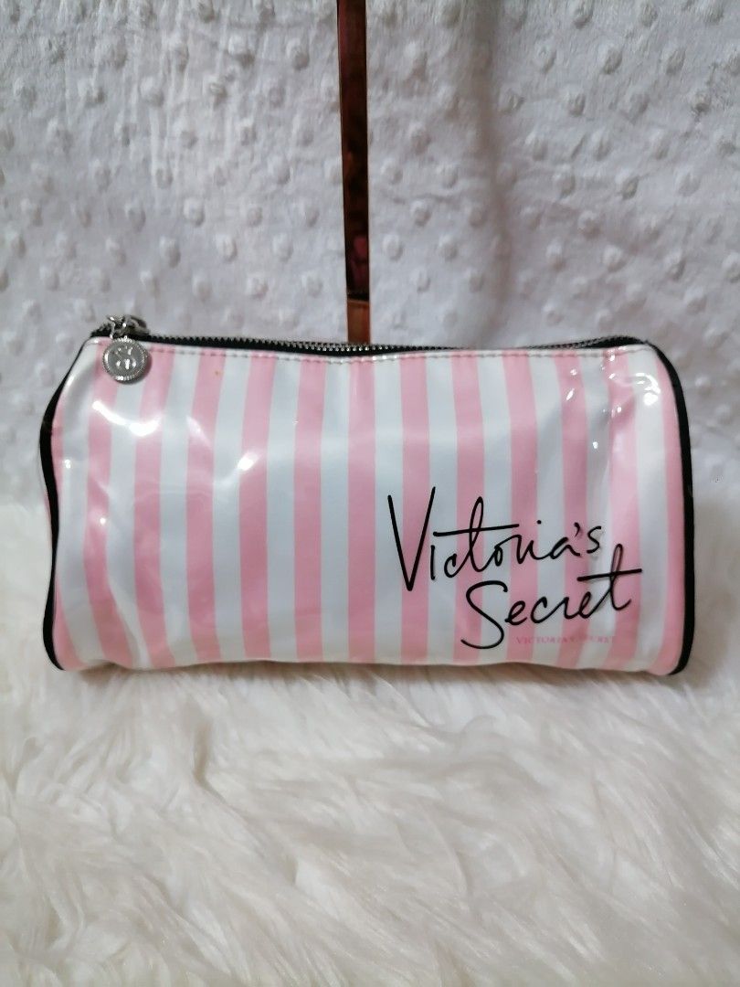Victoria's Secret Pouch (Category: Purses & Pouches) located in Butuan. Submitted by az-branded.items (Listing ID 1468587046, Image 1). Description: Very good condition pa Medyo gusot lang sa bale Legit from Korea bale.
