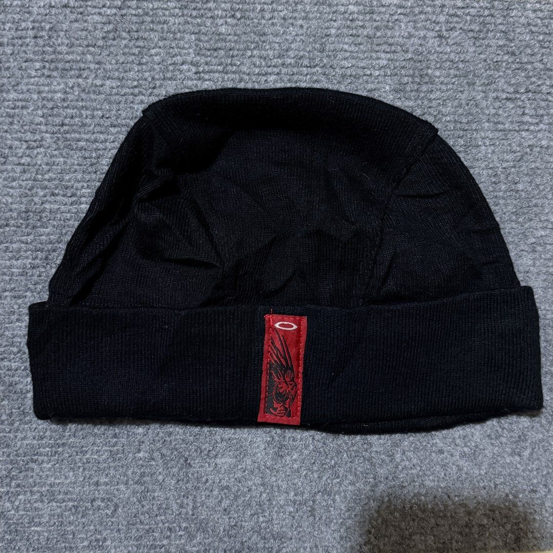 Vintage 00s Oakley Beanie Hat (Category: Beanies) located in Zamboanga. Submitted by hype_thrifts (Listing ID 1468665352, Image 2). Description: One size fits all Like new.