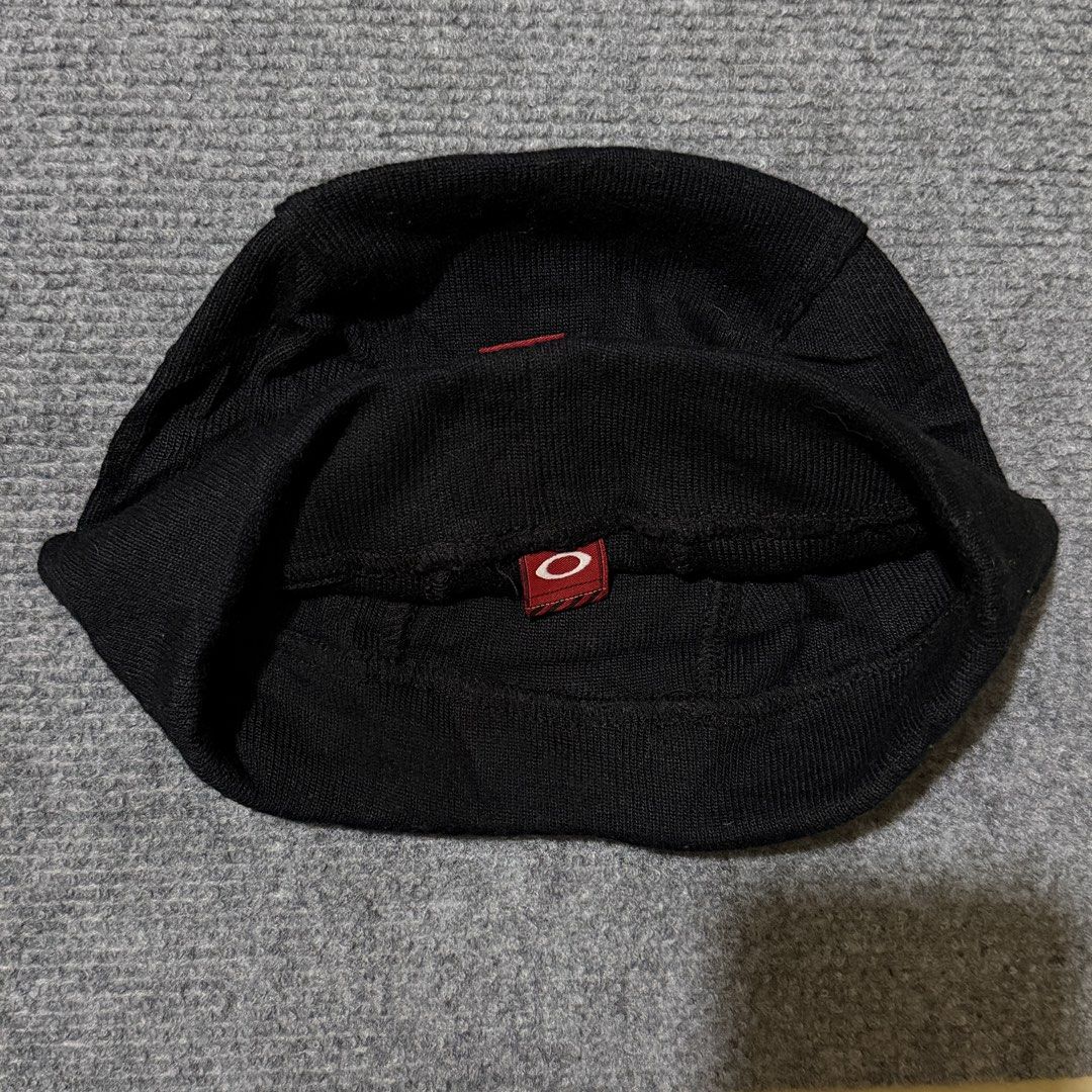 Vintage 00s Oakley Beanie Hat (Category: Beanies) located in Zamboanga. Submitted by hype_thrifts (Listing ID 1468665352, Image 3). Description: One size fits all Like new.