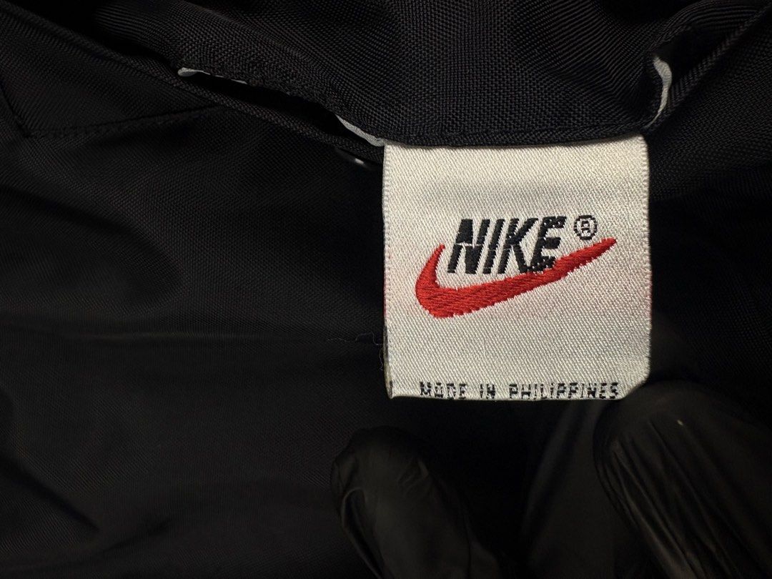 Vintage (Category: Coats, Jackets and Outerwear) located in Manila. Submitted by _remyboyz (Listing ID 1468540139, Image 3). Description: Vintage Nike windbreaker(REVERSIBLE) Size large on tag 25x26 boxy type excellent condition.