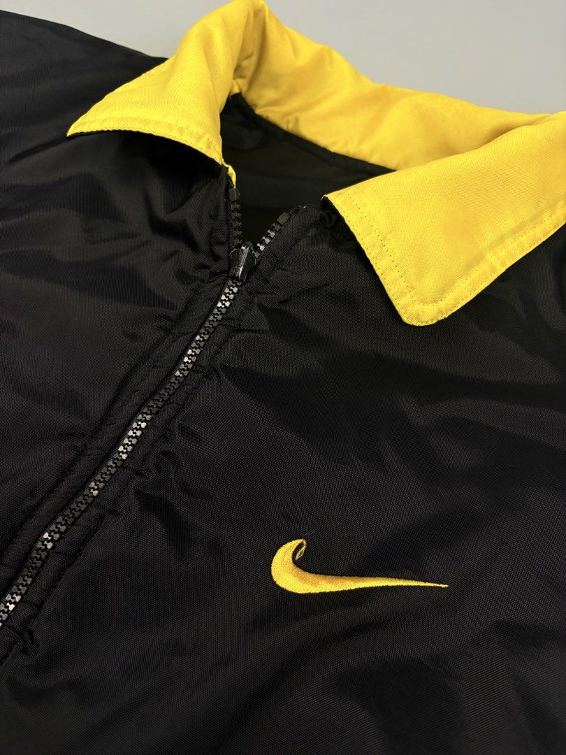Vintage (Category: Coats, Jackets and Outerwear) located in Manila. Submitted by _remyboyz (Listing ID 1468540139, Image 2). Description: Vintage Nike windbreaker(REVERSIBLE) Size large on tag 25x26 boxy type excellent condition.