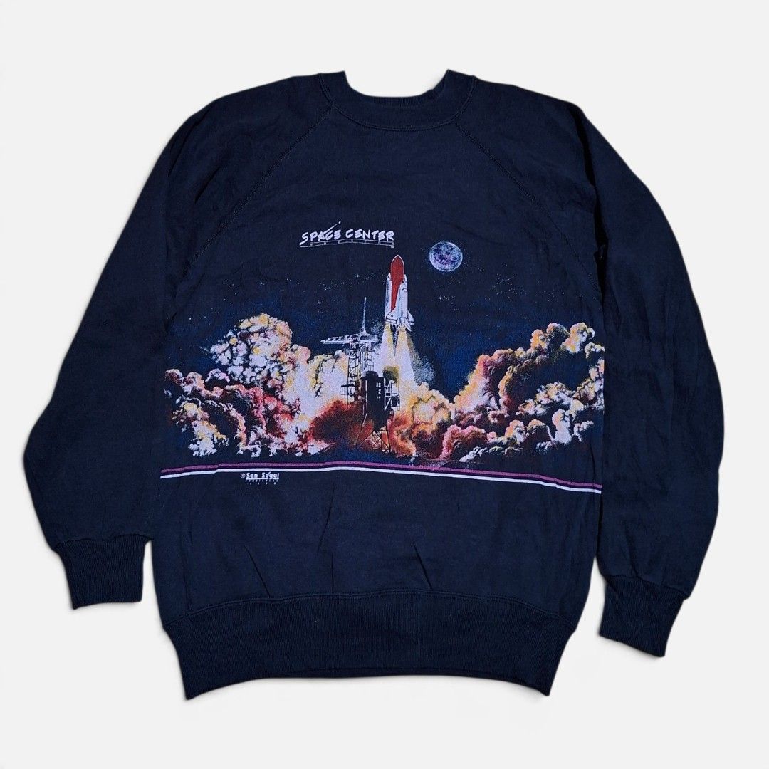 Vintage 1990 sweatshirt (Category: Tshirts & Polo Shirts ) located in Manila. Submitted by markjethro.rubenta (Listing ID 1468568752, Image 1). Description: VINTAGE Crewneck Sweatshirt Dimes : L 27 x W 19 Authentic / Dated ©️ 1990 Condition & Color rate : Like New Condition Issue: 🙅‍♂️ ❌️ Item price: For only ( *** ) Just message me Location: Iligan City ( JNT Courier )📌 Message me lang Po for more inquiries 📥.