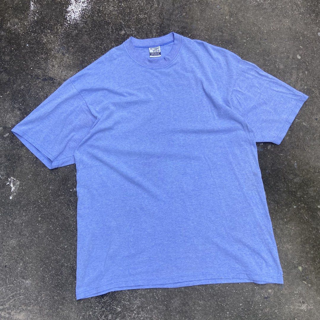 Vintage 1990’s LEE Sturdy Blank Tee (Category: Tshirts & Polo Shirts ) located in Angeles City. Submitted by eriellynnthrifts (Listing ID 1468631373, Image 1). Description: 26x33 LT on tag Good Condition. See photo for details 390 Angeles City Pampanga.