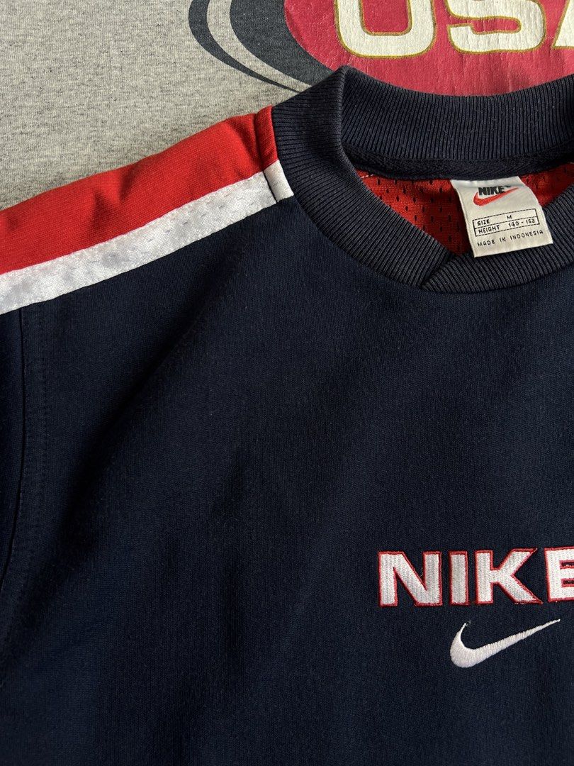 Vintage 90s Nike Sweater (Category: Coats, Jackets and Outerwear) located in Manila. Submitted by thrifttolive (Listing ID 1468625417, Image 2). Description: 19x25 9.8/10 color rate Excellent condition No issues .