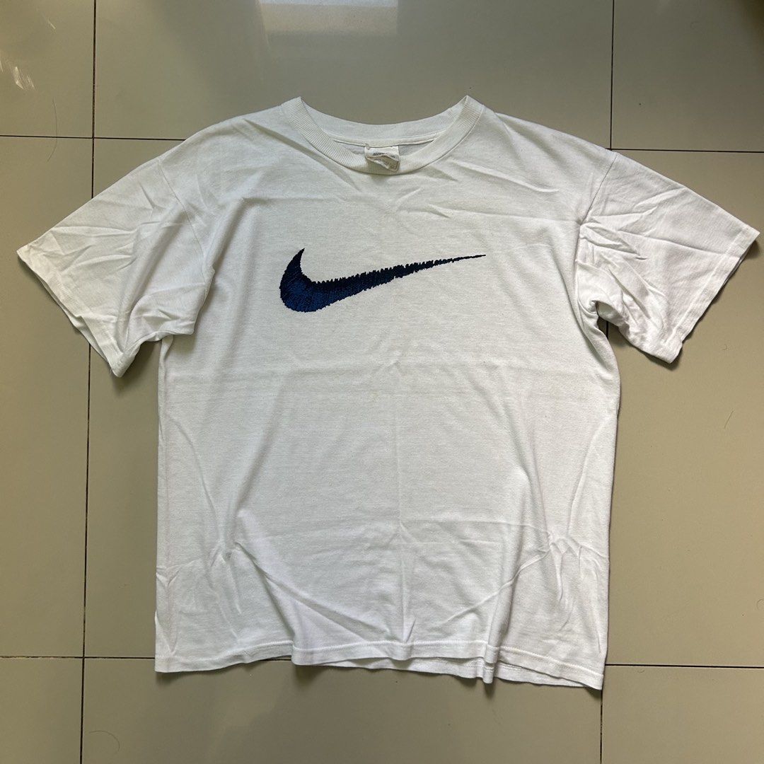 Vintage 90s Nike tee (Category: Tshirts & Polo Shirts ) located in Cebu City. Submitted by jeen.yuhs (Listing ID 1468544959, Image 1). Description: 90s Nike tag Medium on tag (Fits L-XL Boxy) 23/25.5 Soft Fabric Great Condition .