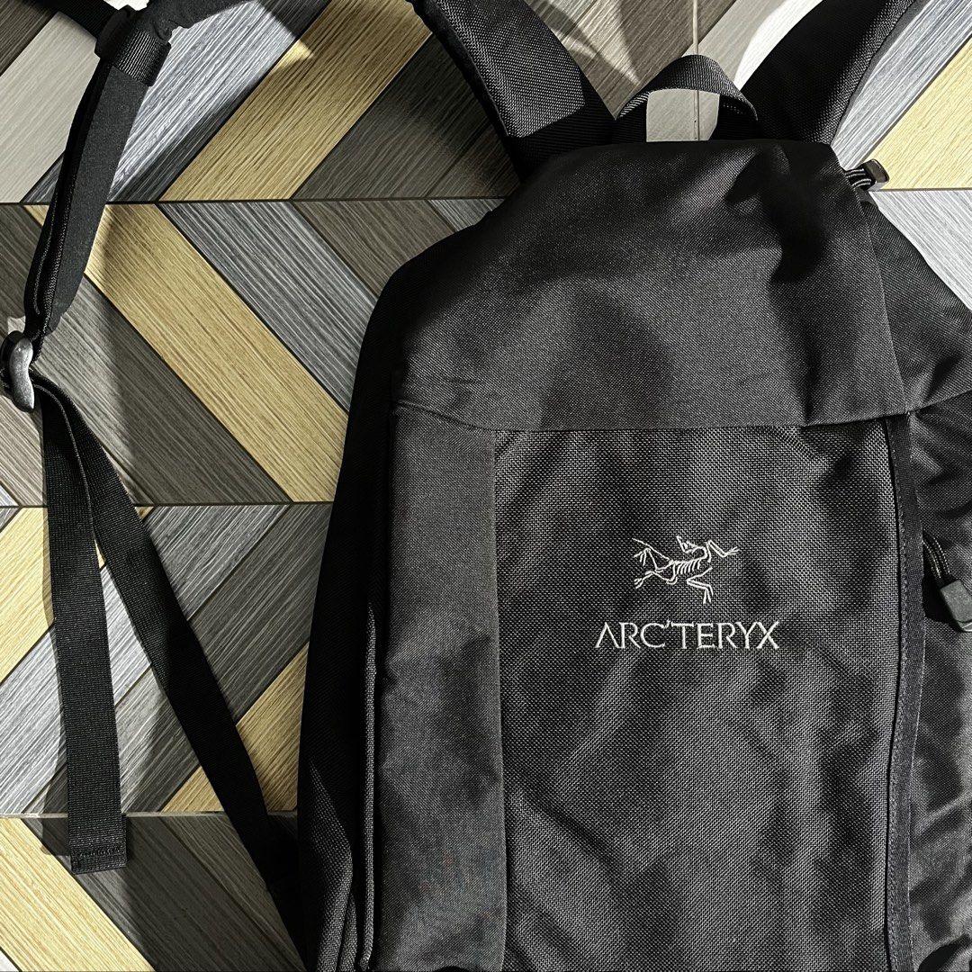 Vintage Arc’teryx Blade 21 Two Way Backpack (Category: Backpacks) located in Daraga. Submitted by th3cliquejunks (Listing ID 1468578532, Image 2). Description: Vintage Arc’teryx Blade 21 Two Way Backpack Authentic Excellent Condition Signs of usage only. No major flaw Made in: Philippines Can provide more pics upon request - 5,500 Dm!.