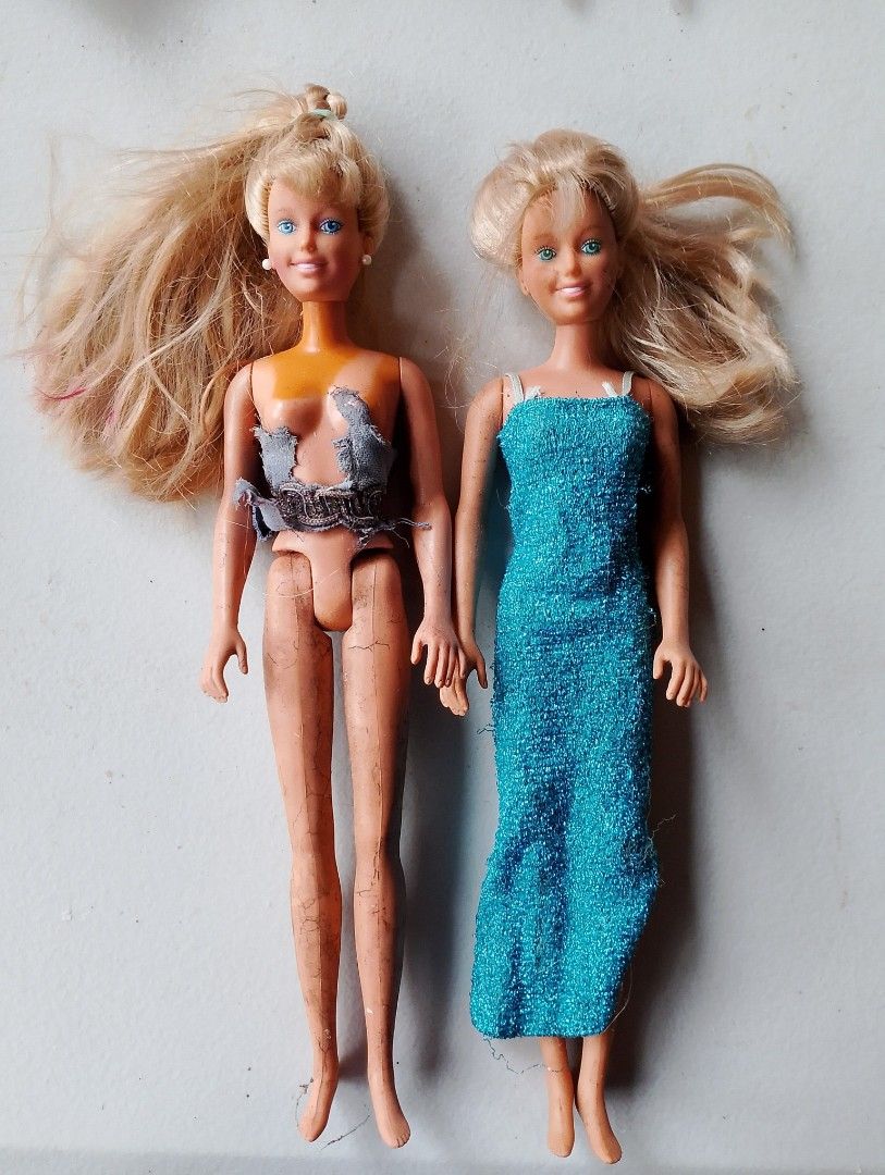 Vintage Barbie doll set only (Category: Kids Toys) located in Santo Domingo. Submitted by glitterpinkgloss (Listing ID 1468582681, Image 1). Description: -needs cleaning and hairspa -manage your expectations. -wyswyg as is .