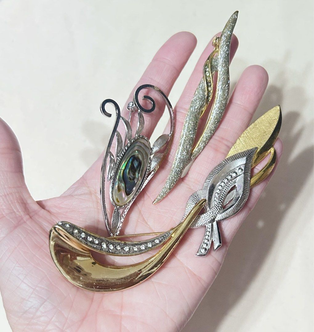 Vintage Brooches (Category: Brooches) located in Makati City. Submitted by cestparfaitvintagejewelries (Listing ID 1468554155, Image 3). Description: Take all for 369 pesos .