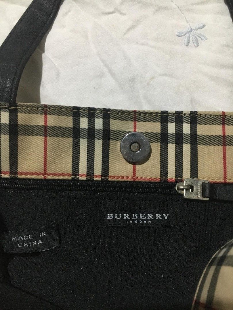 vintage Burberry Nova Check tote bag (Category: Tote Bags) located in Quezon City. Submitted by thriftyzx (Listing ID 1468675567, Image 3). Description: vintage Burberry Nova Check tote bag Condition: 9.5/10 Need wash Excellent Condition issue See the last 2 pics 1399+SF Location: QC.