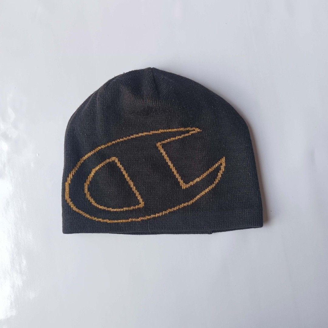 Vintage Champion Beanie (Category: Caps & Hats) located in San Luis. Submitted by 3fted.au (Listing ID 1468633171, Image 1). Description: Vintage Champion Beanie (OSFA) Excellent Condition 9.5/10 Color Rate No Issues 🏷️250.