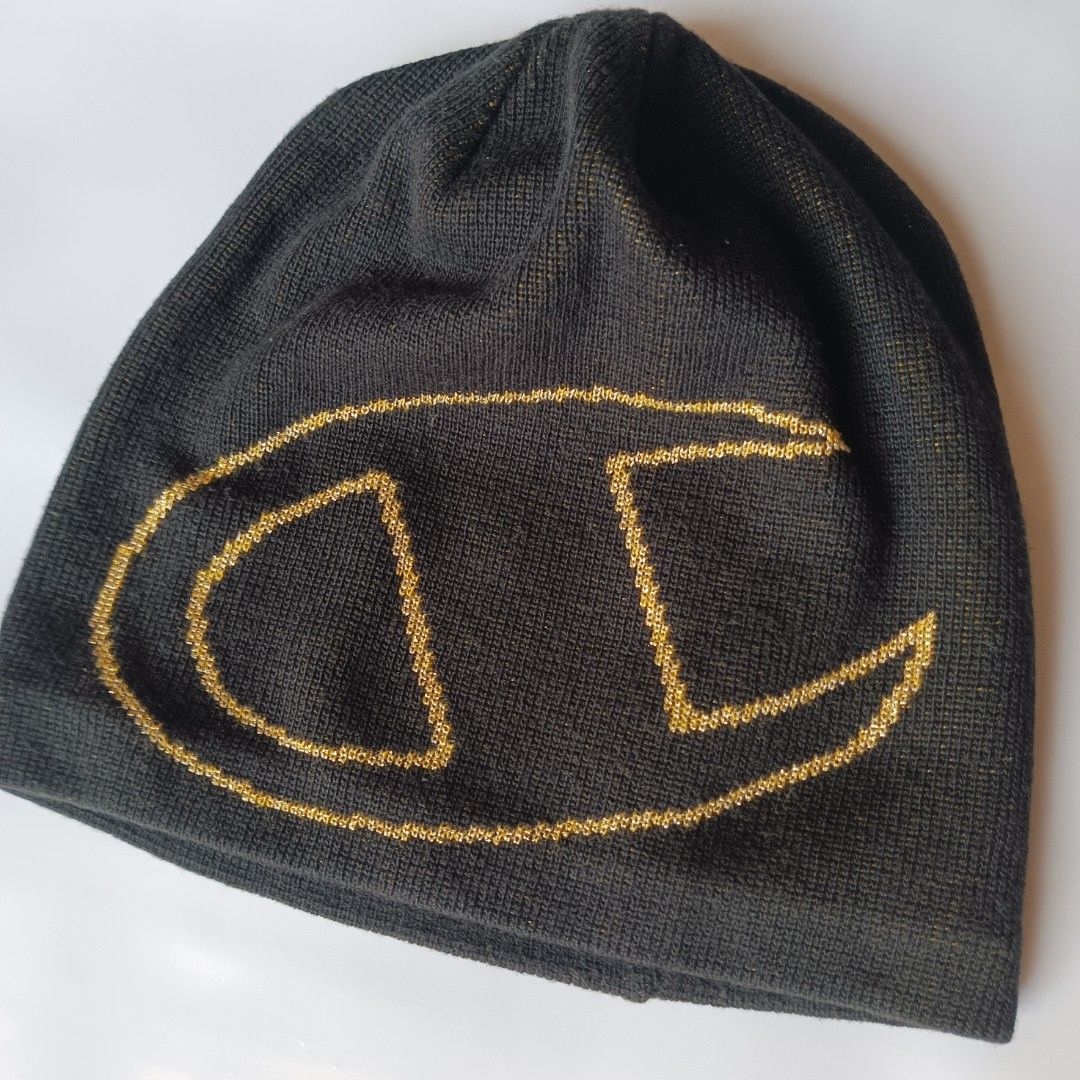 Vintage Champion Beanie (Category: Caps & Hats) located in San Luis. Submitted by 3fted.au (Listing ID 1468633171, Image 2). Description: Vintage Champion Beanie (OSFA) Excellent Condition 9.5/10 Color Rate No Issues 🏷️250.