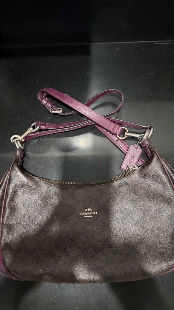 vintage coach bag (Category: Shoulder Bags) located in San Fernando. Submitted by cheriklub (Listing ID 1468591547, Image 1). Description: - price is still negotiable - lightly used.