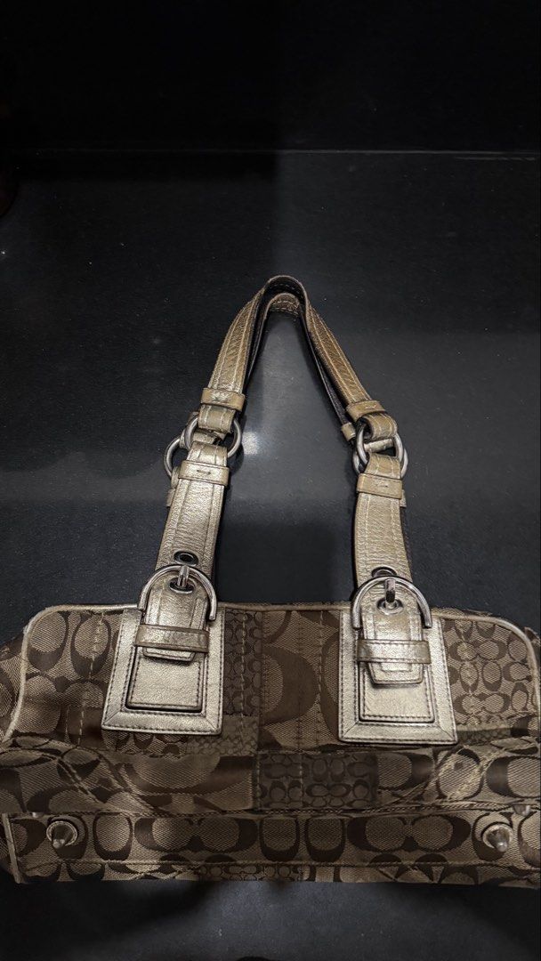 vintage coach bag (Category: Shoulder Bags) located in San Fernando. Submitted by cheriklub (Listing ID 1468591734, Image 1). Description: - price is still negotiable.