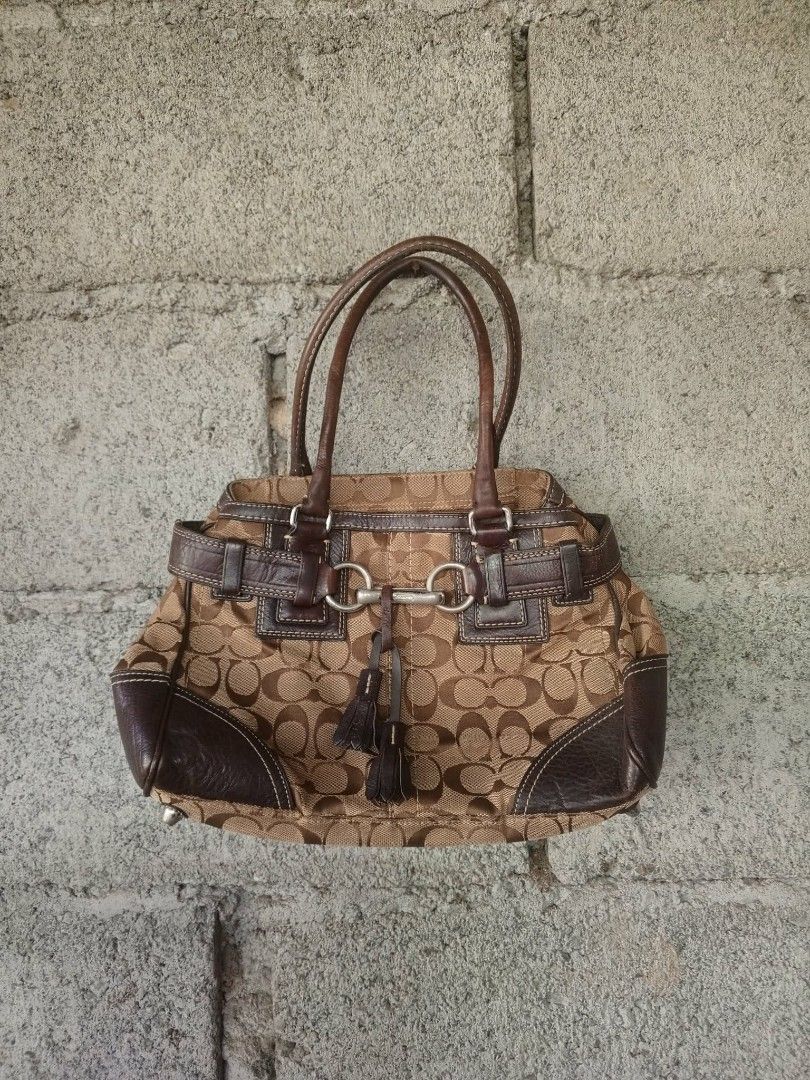 VINTAGE COACH BAG (Category: Activewear) located in Tagum. Submitted by danelle_closet1106 (Listing ID 1468600994, Image 1). Description: EXCELLENT MAY, SIGN OF USED LANG.