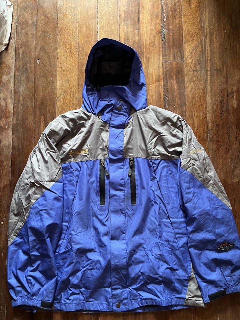 Vintage Columbia Titanium Omni-Tech Interchange Jacket shell (Category: Coats, Jackets and Outerwear) located in Los Banos. Submitted by lootmeup (Listing ID 1468546079, Image 2). Description: Vintage Columbia Titanium Omni-Tech Interchange Jacket shell Issue: Missing insulating inner layer, basically parang windbreaker na lang siya with still the water repellent feature Also yung upper zipper niya is may part na sira na pero fully functional pa 