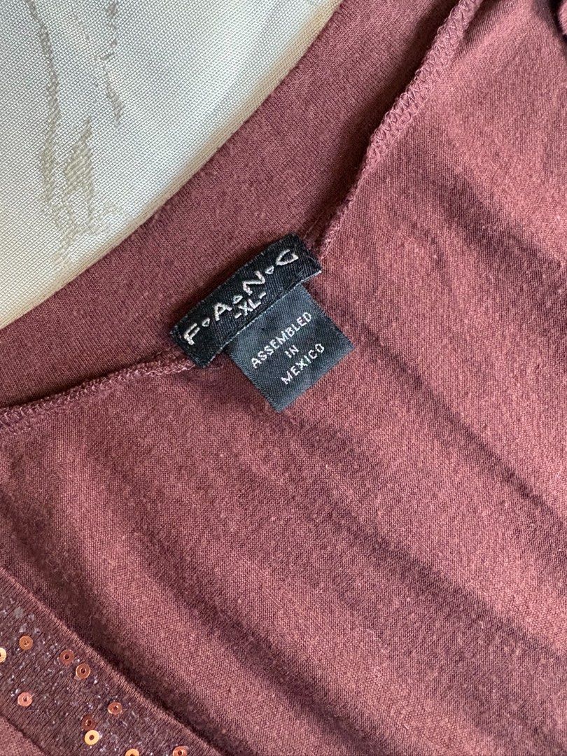 vintage fang low v top (Category: Blouses) located in Sorsogon. Submitted by julijulia_05 (Listing ID 1468506052, Image 2). Description: xl on tag fits m-xl.