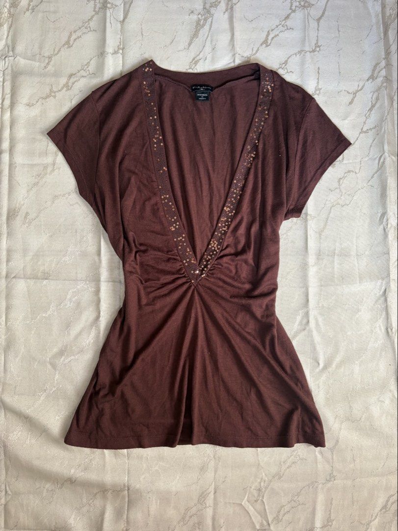 vintage fang low v top (Category: Blouses) located in Sorsogon. Submitted by julijulia_05 (Listing ID 1468506052, Image 1). Description: xl on tag fits m-xl.