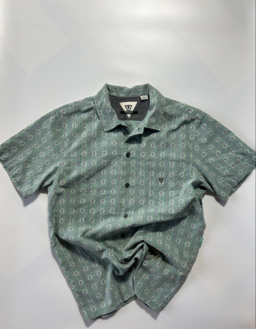 Vintage Geometric Short Sleeve Button Up Polo all over pattern (Category: Tshirts & Polo Shirts ) located in Calamba. Submitted by twstwrld (Listing ID 1468602805, Image 1). Description: Size S fits Medium 20x25 no issues.