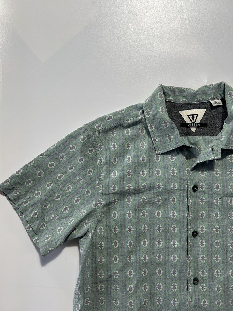 Vintage Geometric Short Sleeve Button Up Polo all over pattern (Category: Tshirts & Polo Shirts ) located in Calamba. Submitted by twstwrld (Listing ID 1468602805, Image 3). Description: Size S fits Medium 20x25 no issues.