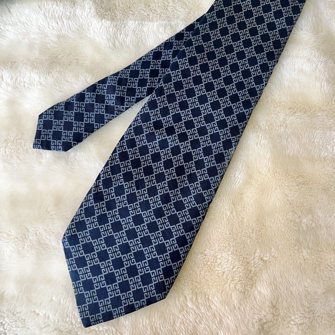 Vintage Givenchy Gentleman Paris (Category: Ties) located in Samal. Submitted by thatsodd (Listing ID 1468551681, Image 1). Description: .