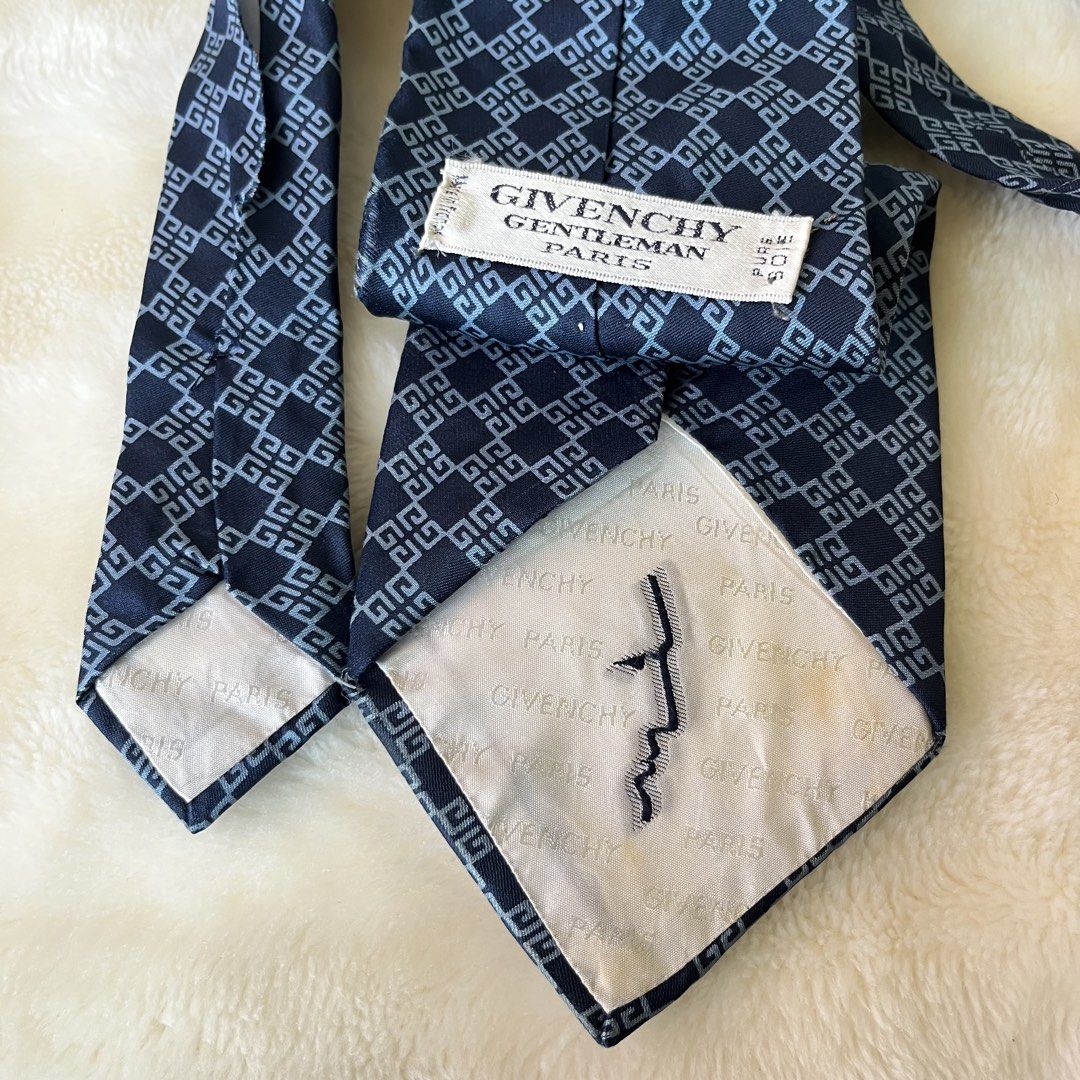 Vintage Givenchy Gentleman Paris (Category: Ties) located in Samal. Submitted by thatsodd (Listing ID 1468551681, Image 2). Description: .