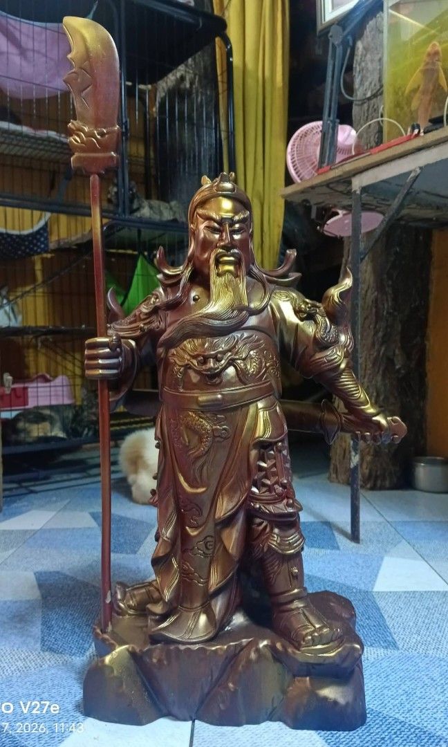 Vintage Guan Gong (Category: Other Home Decor) located in Mandaluyong City. Submitted by theforgottentreasures (Listing ID 1468533327, Image 2). Description: 18k pesos!!! 📌 Vintage Guan Gong Sculpture The Chinese God of Wealth 23 ½ x 12 inches made of Rosewood heavy wood what you see is what you get.