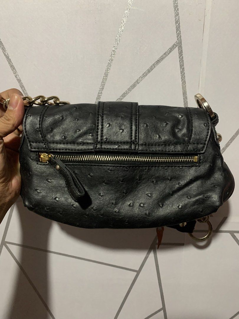 VINTAGE GUESS KILI (Category: Shoulder Bags) located in Cagayan de Oro. Submitted by akidomingo088 (Listing ID 1468583077, Image 3). Description: No hiden flaws What you see What you get.