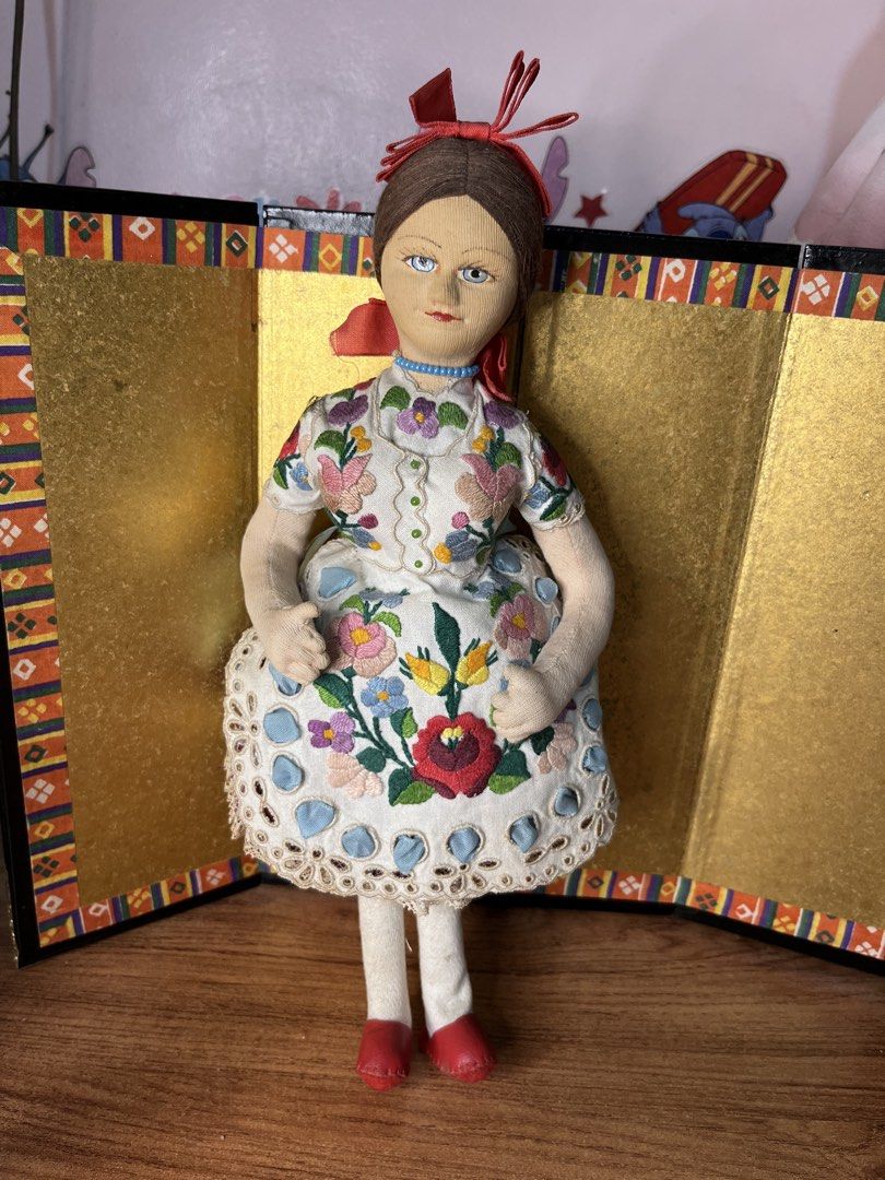 Vintage Hungarian folk art doll (Category: Plushies & Soft Toys) located in Gapan. Submitted by lunashop14 (Listing ID 1468689140, Image 1). Description: Vintage Hungarian Folk Art Cloth Doll – Hand-Painted Face & Kalocsa Embroidery Description: Up for sale is a beautiful vintage Hungarian folk art souvenir doll. This stunning collectible features a molded cloth face with hand-painted blue eyes and fine facial details. She wears an authentic, hig